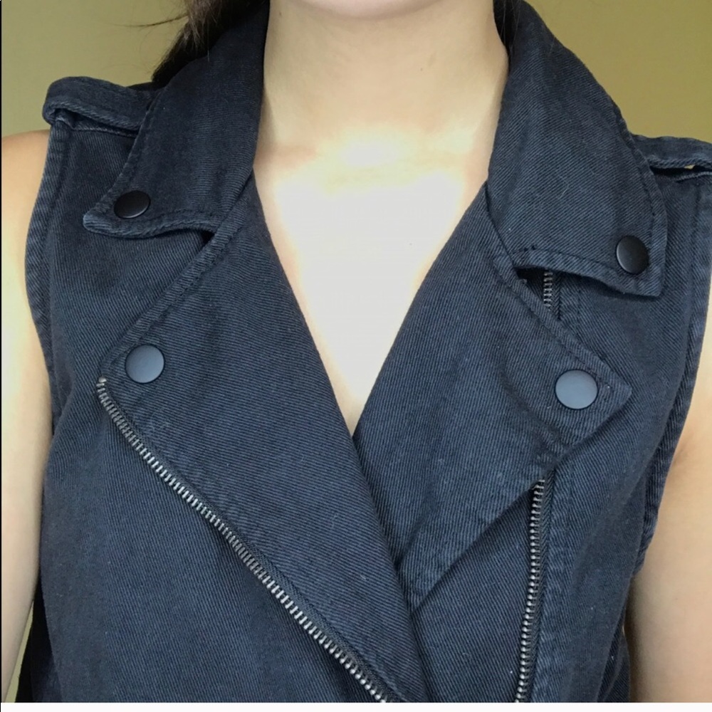 black vest jacket!